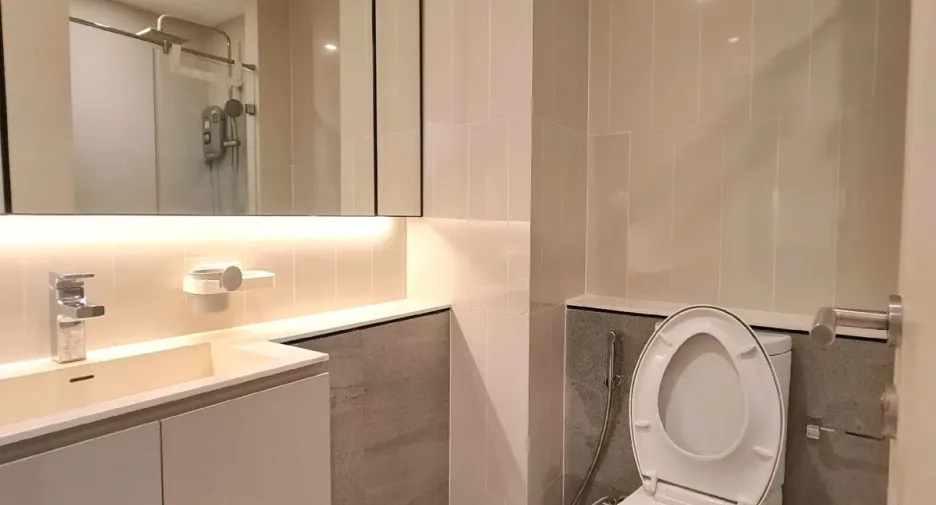 For rent 1 bed condo in Phaya Thai, Bangkok