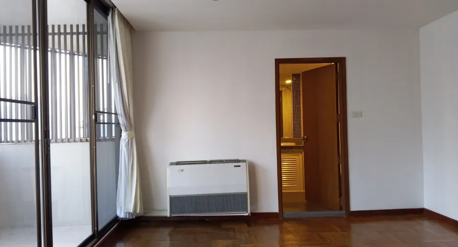 For rent 3 bedrooms apartment in Khlong Toei, Bangkok