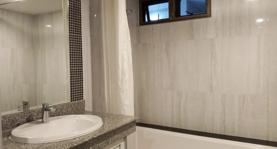 For rent 3 bedrooms apartment in Khlong Toei, Bangkok