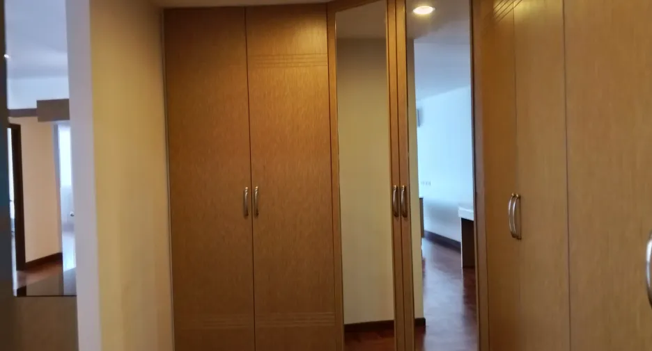 For rent 3 bedrooms apartment in Khlong Toei, Bangkok