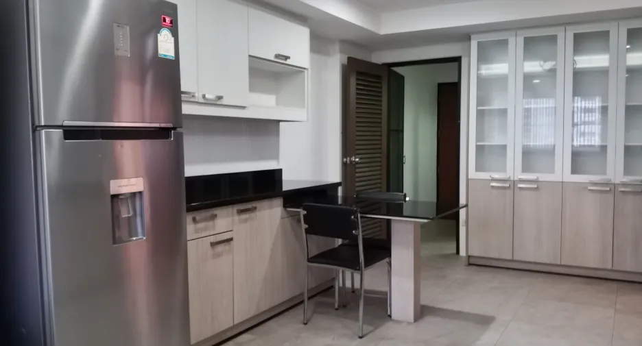 For rent 3 bedrooms apartment in Khlong Toei, Bangkok