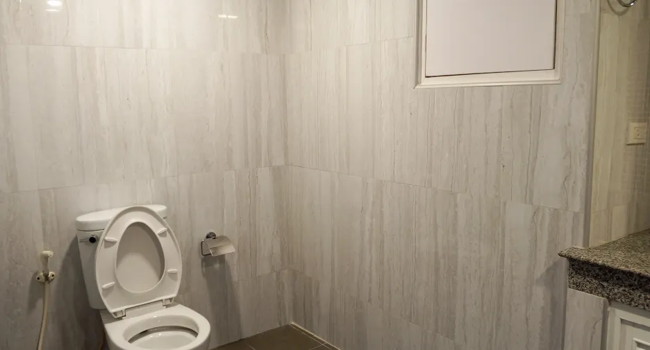 For rent 3 bedrooms apartment in Khlong Toei, Bangkok