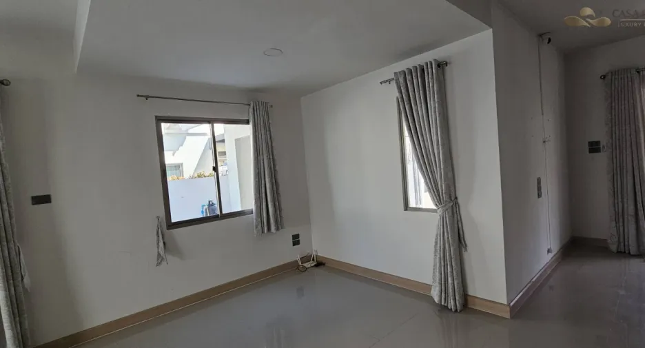 For sale 4 bedrooms house in Si Racha, Chonburi