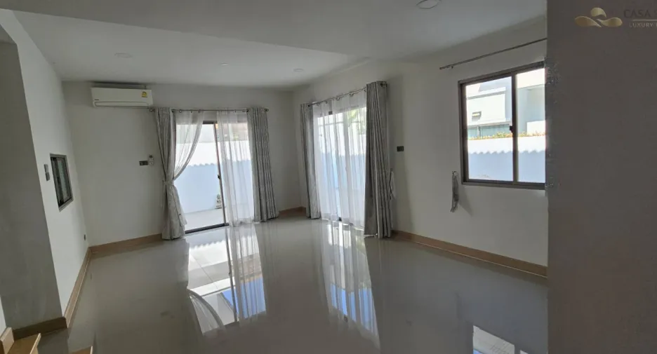 For sale 4 bedrooms house in Si Racha, Chonburi