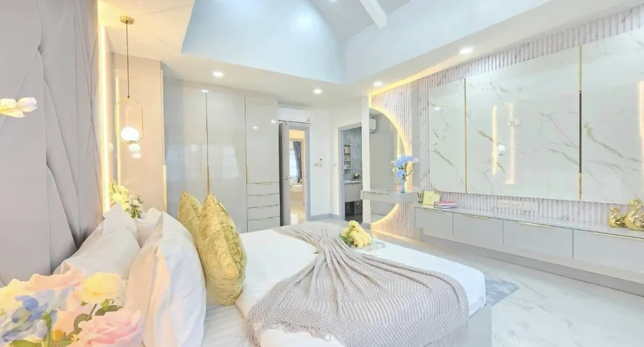 For sale 4 bedrooms house in East Pattaya, Pattaya