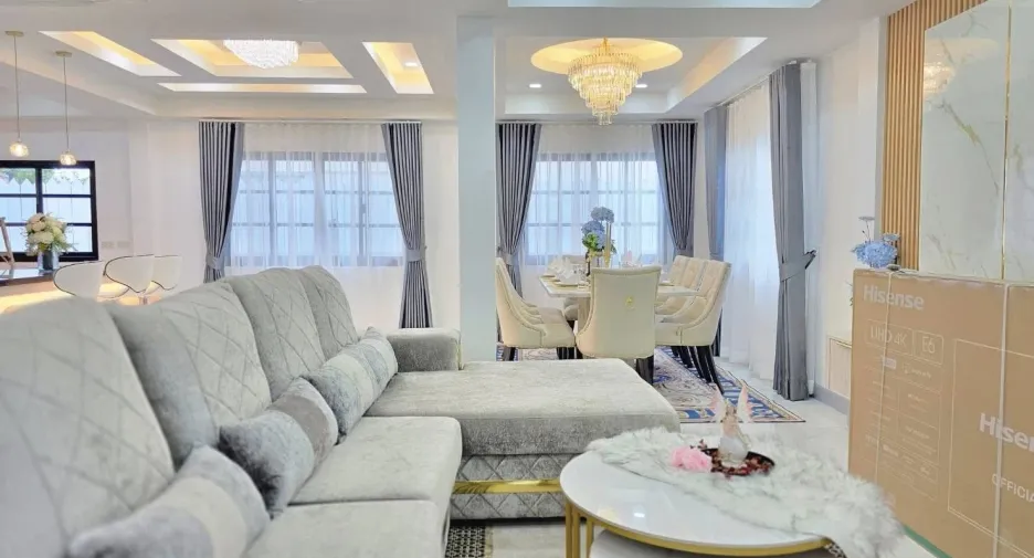 For sale 4 bedrooms house in East Pattaya, Pattaya