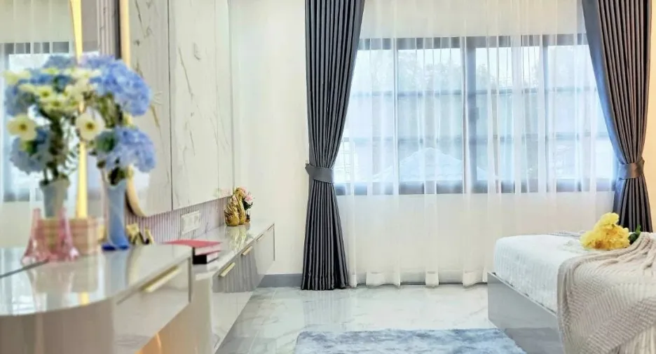 For sale 4 bedrooms house in East Pattaya, Pattaya