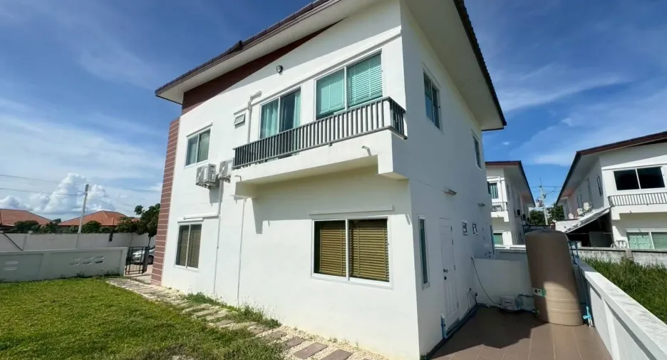 For rent 2 ベッドルーム townhouse in Ban Chang, Rayong
