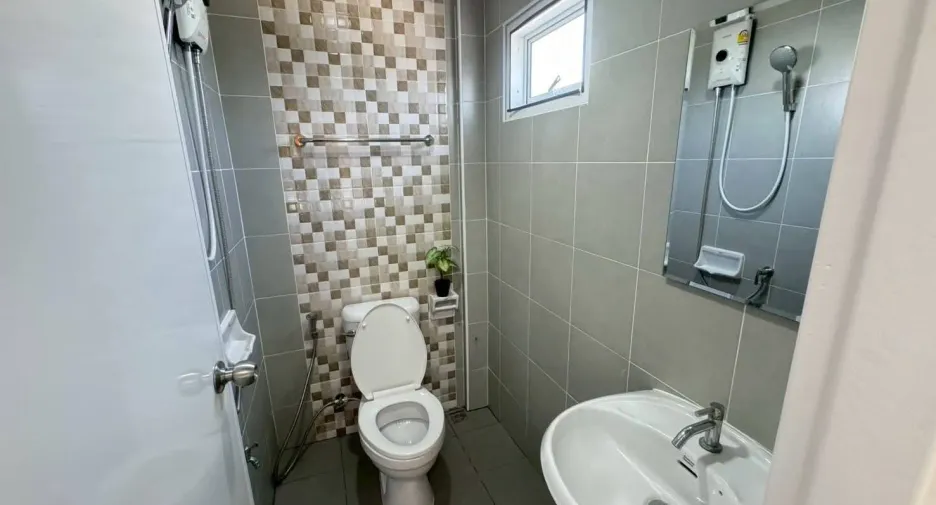 For rent 2 ベッドルーム townhouse in Ban Chang, Rayong