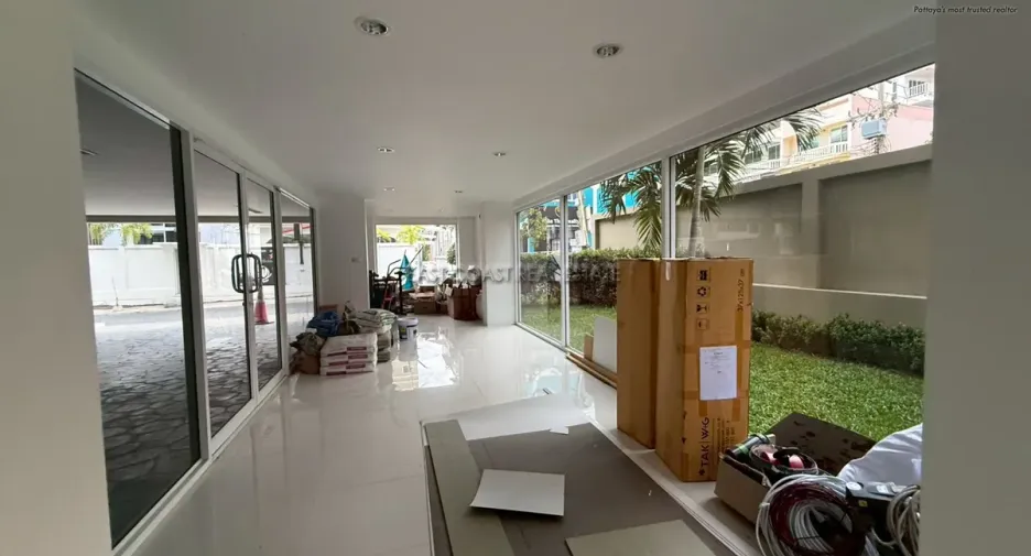 For sale 10 ベッドルーム condo in Bang Lamung, Chonburi