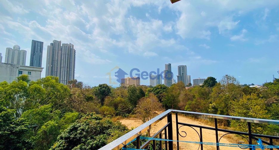 For rent 2 bedrooms condo in North Pattaya, Pattaya