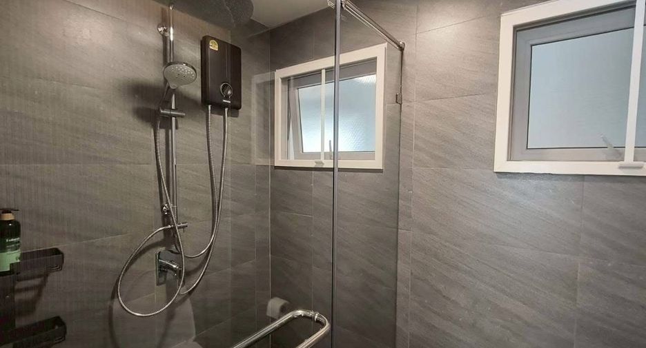 For rent 4 bedrooms house in Mueang Chiang Mai, Chiang Mai