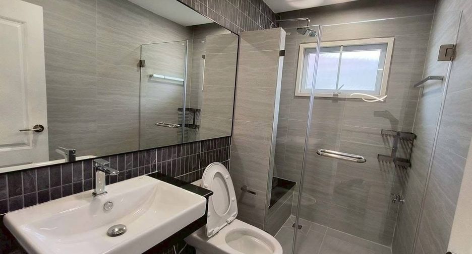 For rent 4 bedrooms house in Mueang Chiang Mai, Chiang Mai