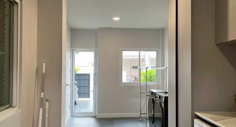 For rent 4 bedrooms house in Mueang Chiang Mai, Chiang Mai