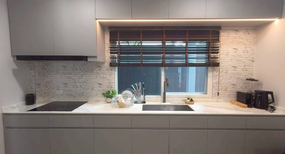 For rent 4 bedrooms house in Mueang Chiang Mai, Chiang Mai