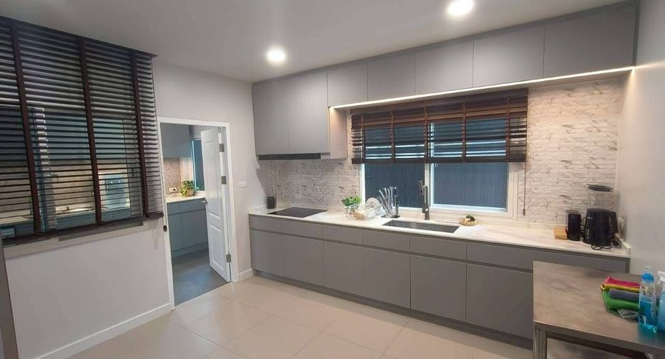 For rent 4 bedrooms house in Mueang Chiang Mai, Chiang Mai