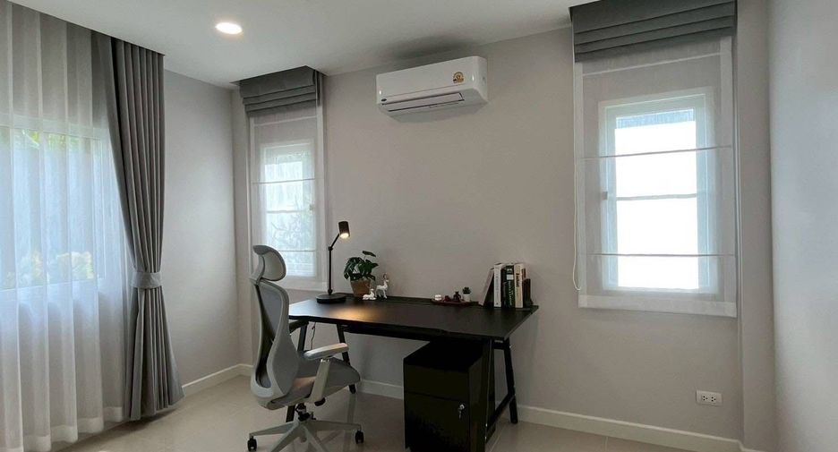 For rent 4 bedrooms house in Mueang Chiang Mai, Chiang Mai