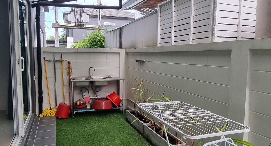 For rent 3 bedrooms townhouse in Mueang Phuket, Phuket