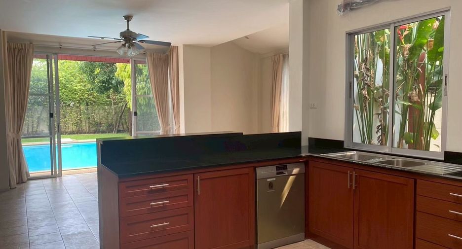 Haus zur Miete mit 4 Zimmer in Huai Khwang, Bangkok