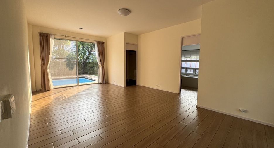Haus zur Miete mit 4 Zimmer in Huai Khwang, Bangkok