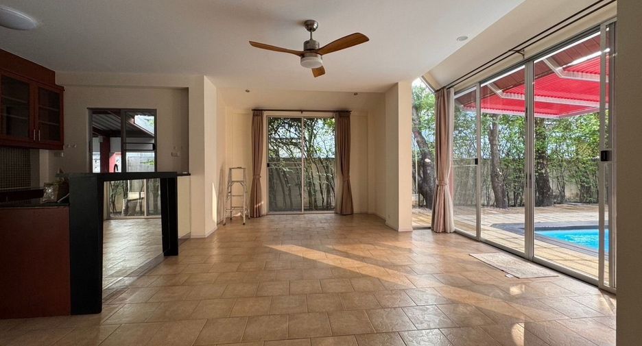 Haus zur Miete mit 4 Zimmer in Huai Khwang, Bangkok