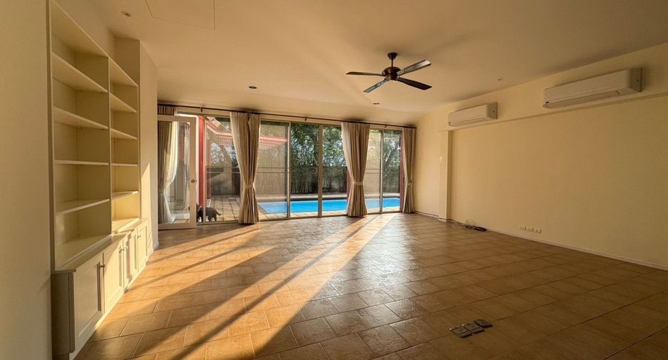 Haus zur Miete mit 4 Zimmer in Huai Khwang, Bangkok