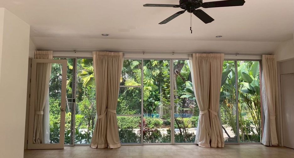 Haus zur Miete mit 4 Zimmer in Huai Khwang, Bangkok