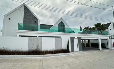 For sale 3 ベッドルーム villa in Huay Yai, Pattaya