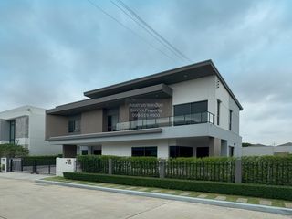 For sale 5 bedrooms house in Lat Krabang, Bangkok