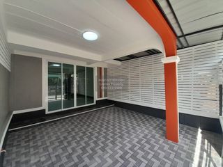 出售 2 卧室 联排别墅 在 Si Racha, Chon Buri