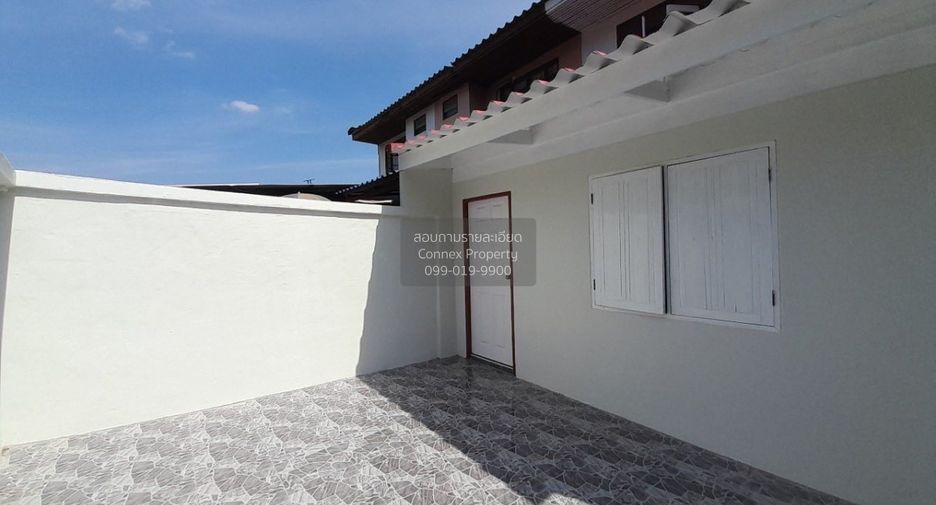 出售 2 卧室 联排别墅 在 Si Racha, Chon Buri