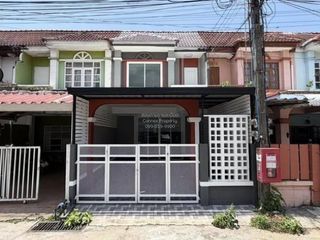 出售 2 卧室 联排别墅 在 Si Racha, Chon Buri