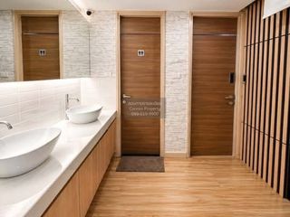 For sale 4 bedrooms townhouse in Yan Nawa, Bangkok