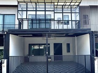 For sale 3 bedrooms townhouse in Bang Khen, Bangkok