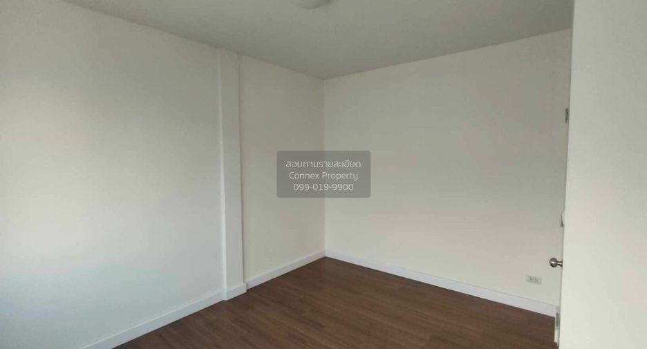 For sale 3 bedrooms townhouse in Bang Kapi, Bangkok