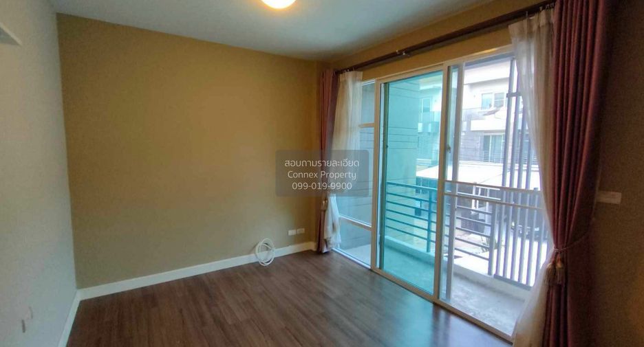 For sale 3 bedrooms townhouse in Bang Kapi, Bangkok