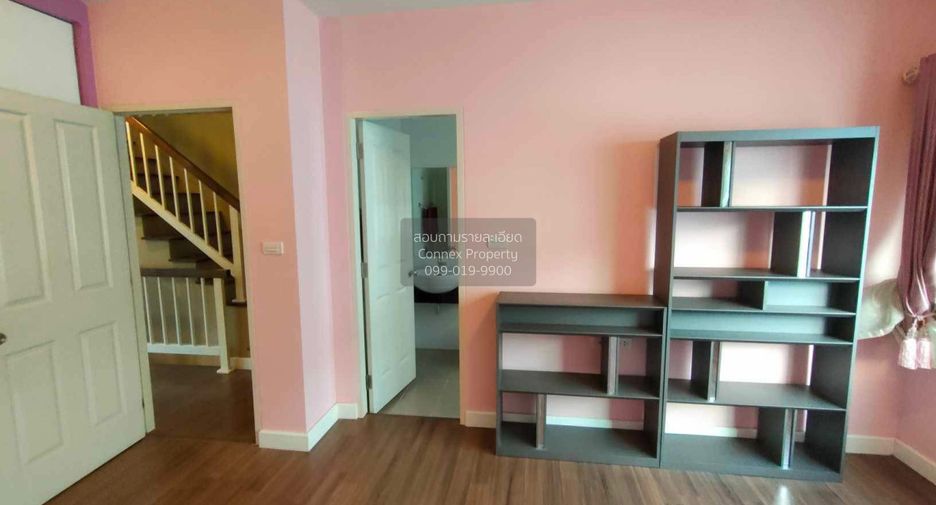 For sale 3 bedrooms townhouse in Bang Kapi, Bangkok
