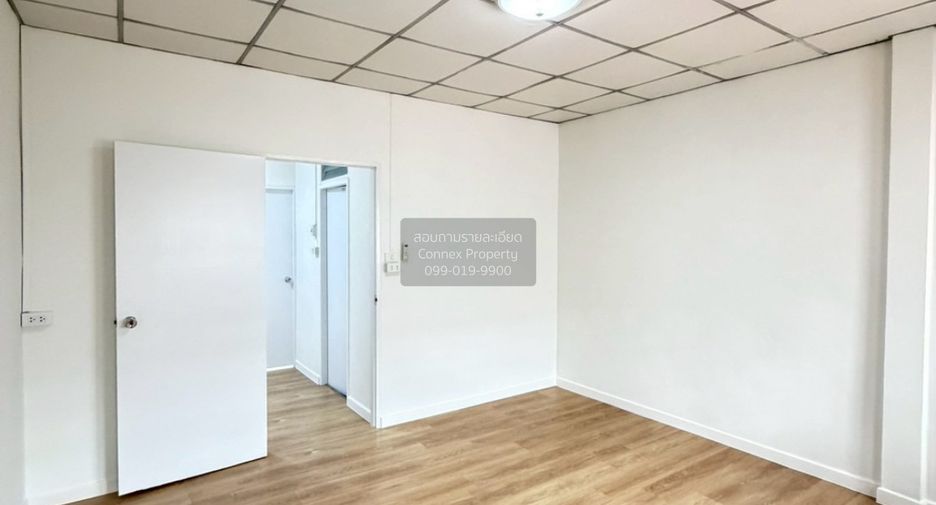 For sale 2 bedrooms townhouse in Wang Thonglang, Bangkok