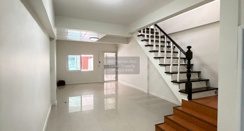 For sale 2 bedrooms townhouse in Wang Thonglang, Bangkok