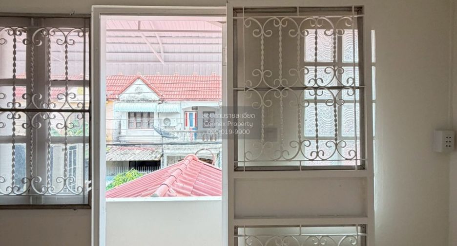 For sale 2 bedrooms townhouse in Wang Thonglang, Bangkok