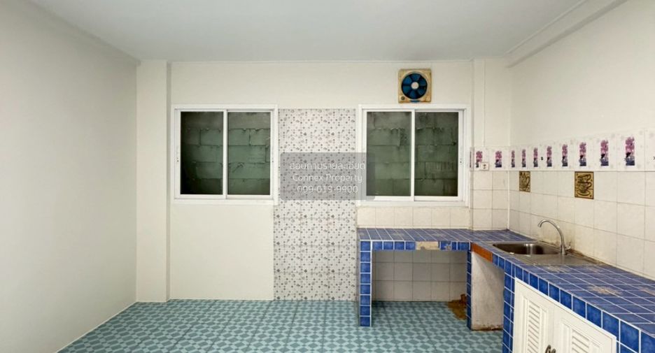 For sale 2 bedrooms townhouse in Wang Thonglang, Bangkok
