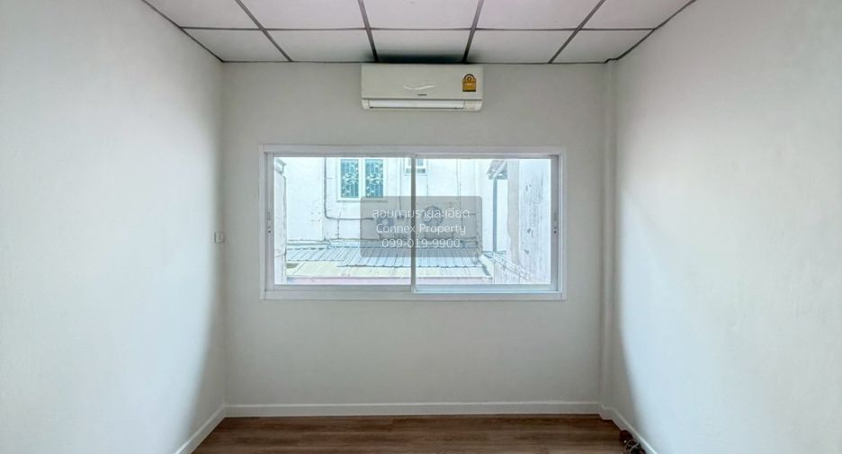 For sale 2 bedrooms townhouse in Wang Thonglang, Bangkok