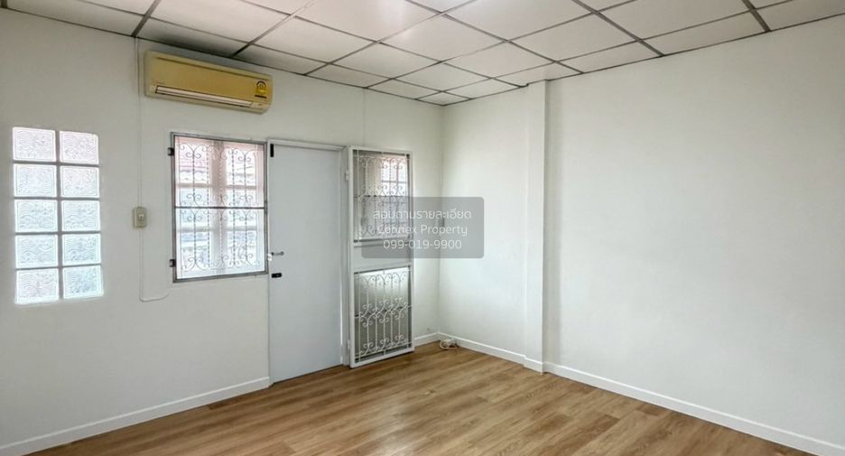 For sale 2 bedrooms townhouse in Wang Thonglang, Bangkok