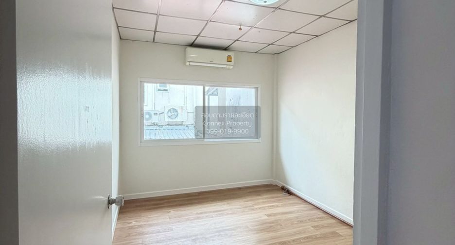 For sale 2 bedrooms townhouse in Wang Thonglang, Bangkok
