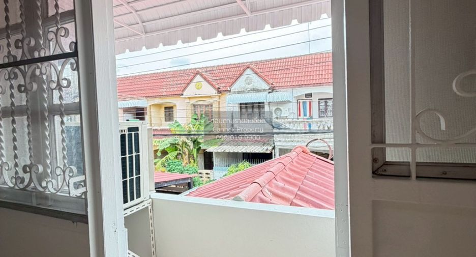 For sale 2 bedrooms townhouse in Wang Thonglang, Bangkok