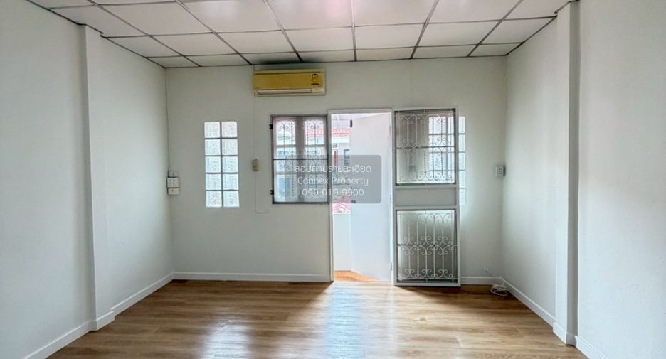 For sale 2 bedrooms townhouse in Wang Thonglang, Bangkok