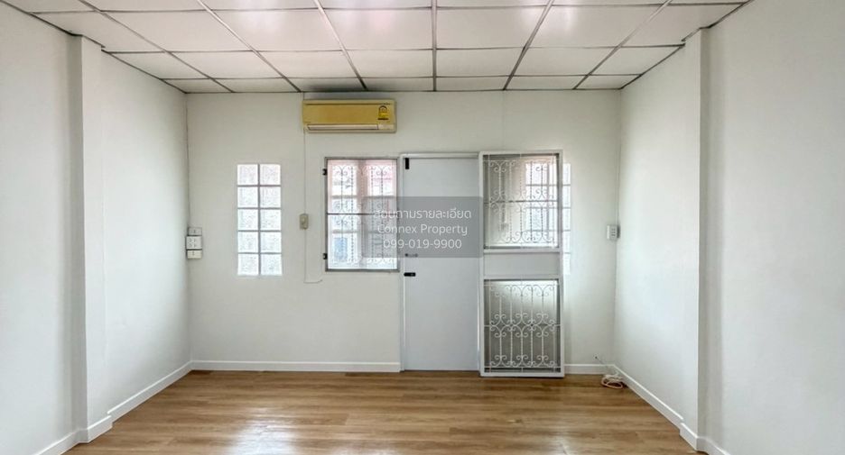 For sale 2 bedrooms townhouse in Wang Thonglang, Bangkok