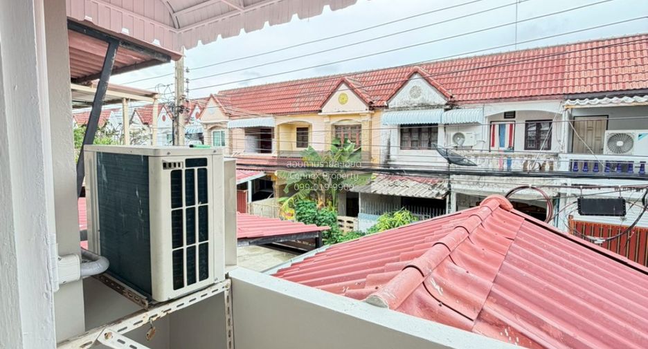 For sale 2 bedrooms townhouse in Wang Thonglang, Bangkok