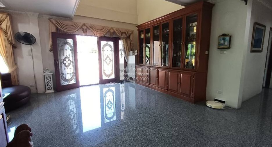 Haus zum Kauf mit 4 Zimmer in Bang Khae, Bangkok