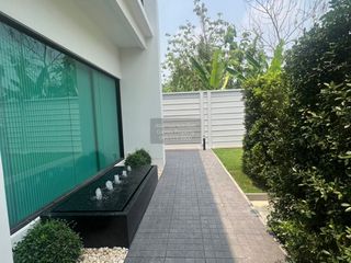 For sale 4 bedrooms house in Mueang Nonthaburi, Nonthaburi